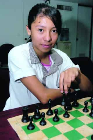 Carmen Daniela Pérez Trinidad se coronó campeona invicta en la eliminatoria
regional de ajedrez de la Olimpiada Nacional Infantil y Juvenil 2008,
representando al estado de Durango. (Archivo)