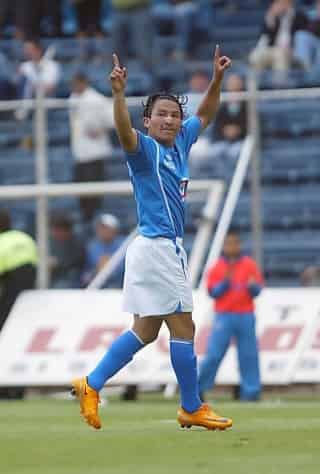 César Villaluz mostró nuevamente su valía al sacar un potente disparo que se incrustó en la meta de Villalpando, al minuto 16. (Jam Media)