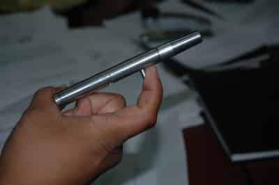 CASERA. El arma aparenta ser un bolígrafo, pero es una pistola calibre .22.