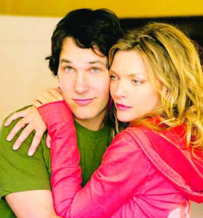 Michelle Pfeiffer está de regreso en los cines laguneros con la película Nunca Podría Ser Tuya. 