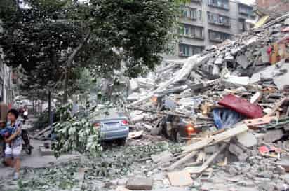 TERREMOTO EN CHINA DEJA MILES DE MUERTOS