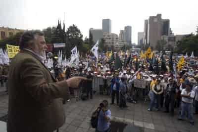 Alejandro Encinas acusó nuevamente al candidato de Nueva Izquierda de pretender llevar el litigio hasta el Tribunal electoral para que sea este órgano el que le levante la mano. (El Universal)
