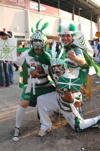 La identidad tribal entre el Santos y su afición tiene que ver con una identificación íntima, ritual, entre gente sin mucho pasado y todo el porvenir.