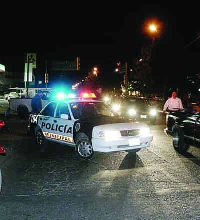Durante los recorridos nocturnos de la Policía detectaron a dos parejas fornicando.