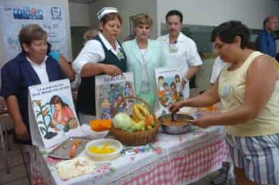 Ayer inició la campaña “Vamos por un millón de kilos menos” en la Unidad 80 del IMSS. (Fotografía de Sergio Reyes)