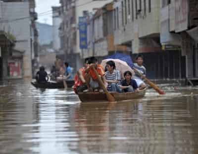 Las calles a lo largo del río Xijiang en Guangdong, China, se sumergieron en la peor inundación que azotó el delta del río de la Perla en 50 años.