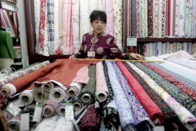 Esperan la generación de 20 mil empleos adicionales con la entrada en vigor de la acumulación de origen de textiles mexicanos prevista en el Tratado de Libre Comercio.