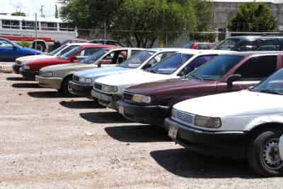 El caso común es el robo de vehículos, por lo cual usted como comprador deberá verificar que el auto no tenga reporte de robo en alguna parte del país a través de la Policía Ministerial de su localidad.
