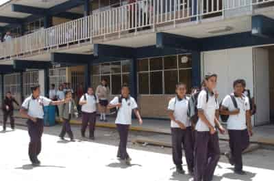 Este viernes concluyen oficialmente las actividades del ciclo escolar 2007-2008, aunque desde hace algunos días las escuelas se han dedicado únicamente a trámites administrativos.