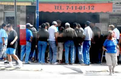 Afuera del mercado Juárez en Torreón, es donde comúnmente se le ha visto a este grupo de timadores.