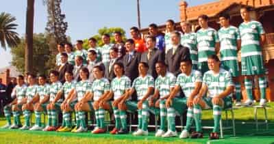 El club Santos Laguna en la foto oficial previo al inicio del Torneo apertura 2008. (El Siglo de Torreón)