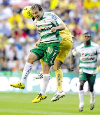 América y Santos Laguna cierran la fecha inaugural del Apertura 2008, donde los Guerreros buscarán, a partir de esta tarde, el bicampeonato del futbol mexicano. (Archivo)