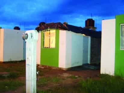 Pies de casa inhabitadas pero con el foco prendido para disimular que hay gente. Las autoridades ya tomaron cartas en este asunto para rescatar las viviendas.,