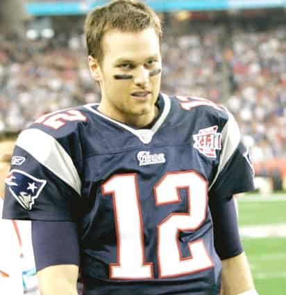 Brady podrán fin a una racha de 128 partidos consecutivos que salió como titular con el equipo para establecer la tercera mejor marca en la historia de la NFL. (AP)