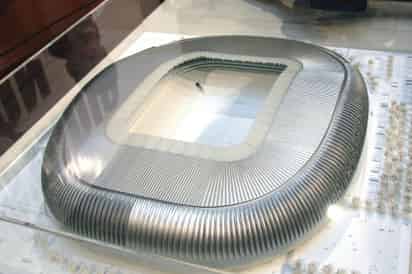 Con una inversión de dos mil millones de pesos y una capacidad para 50 mil aficionados, Grupo Femsa y el Gobierno de Nuevo León anunciaron hoy oficialmente la construcción del nuevo estadio de Rayados del Monterrey.