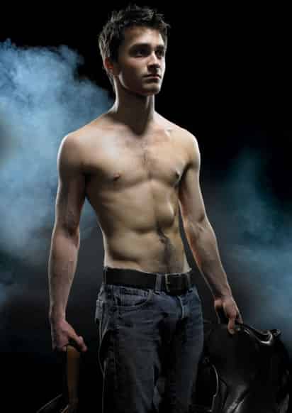 El sitio perezhilton.com publicó imágenes de Daniel Radcliffe totalmente sin ropa, las cuales tomaron durante una de sus presentaciones en la obra Equus.