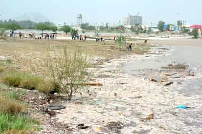 El río arrastró gran cantidad de basura de las colonias aledañas (Fotografía de Erick Sotomayor).