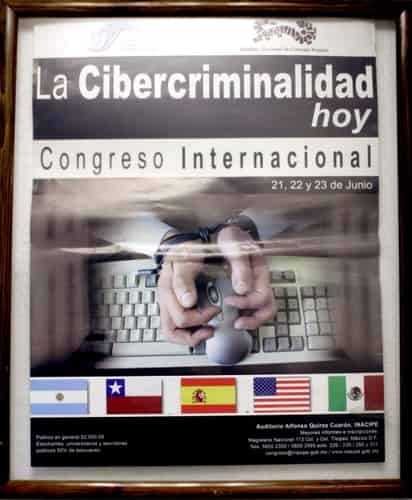 La Unidad de Investigación Cibernética de la PGJDF ha presentado ante el Ministerio Público a 96 personas por diversos delitos relacionados con la Red de Internet; de ellos, 22 fueron por pornografía infantil. (El Universal)