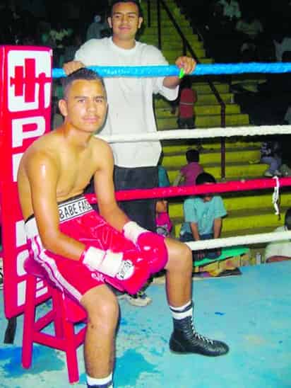Mucho le pesó al coahuilense Julio 'Baby Face' García la inactividad en los encordados, y perdió por la ruta larga su debut en Las Vegas frente al californiano Danny Pérez. (Archivo)