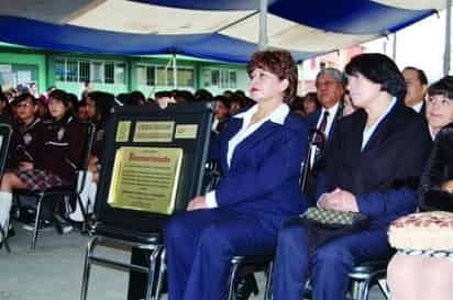 Las autoridades estatales reconocieron a las cinco escuelas que obtuvieron los más altos puntajes en la prueba ENLACE.