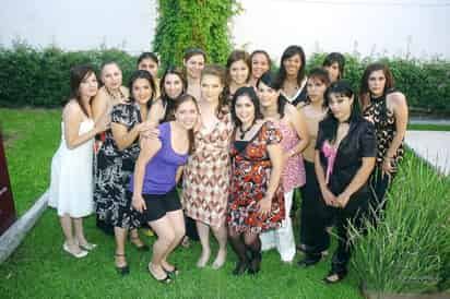 Diana Ivette junto a Cinthia Lazaldo, Angelina Rodríguez, Ileana González, Gloria Pérez, Abby Orozco, Adriana Salcido, Tere Mijares, Isabel Soto, María de la Luz Esparza, Danira Zamarripa, Marisela Bermejo, Karina García, Susana Zamarripa, Samantha Martínez y Alejandra Sifuentes.