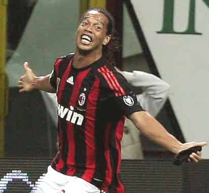 Ronaldinho llegó al cuadro 'rossonero' como la principal contratación para esta campaña, en la cual ha registrado una sola anotación. (Archivo)
