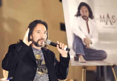 Dice “El Buki” que no tiene mayor virtud vocal, “pero considero que tengo estilo, una manera original de decir lo que siento... y nada más”. (AP)