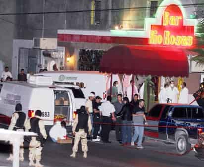 Reportes de la Procuraduría de Justicia del Estado de Chihuahua, confirmaron que cerca de las 22:15 horas de este jueves en el bar 'Rio Rosas' al menos 6 sujetos con armas largas ingresaron al lugar y sin mediar palabras empezaron disparar a todos los clientes del negocio. (Notimex)