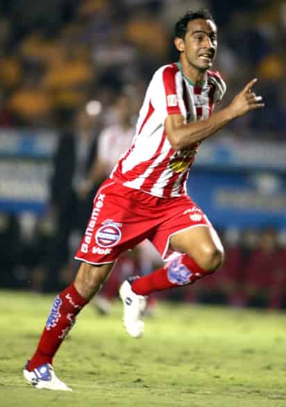 Walter Gaitán le dio un punto al Necaxa en su visita al Estadio Universitario, pero el  argentino no celebró su tanto por respeto a su ex equipo e incluso besó el césped. (Agencia Reforma)