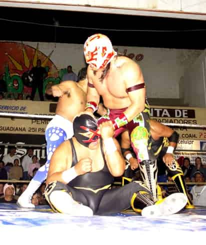 La lucha estelar respondió a las expectativas creadas, ya que fue el mejor combate de la noche, en la primera caída se impuso el enmascarado Moro Júnior, pero la segunda fue muy rápida y la ganó Sexy Piscis, “La chiquilla consentida” de la “Catedral” de la Lucha Libre en La Laguna.