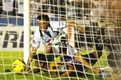 El delantero Matías Vuoso sí podrá jugar el juego de vuelta contra los Gladiadores ya que la comisión no sancionó al delantero santista. (jammedia)