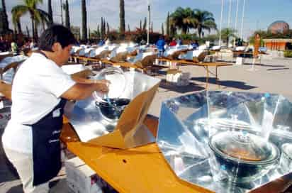 Una demostración del proyecto aprovechamiento de la energía solar, a través del uso de las ollas solares, se realizó ayer en la explanada principal del Parque Ecológico Las Etnias.