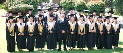 Graduados de la Décima Generación de la Licenciatura en Administración Industrial del Instituto 18 de Marzo