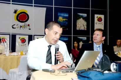 La conferencia estuvo a cargo de Miguel Nieto Sandoval y fue organizada por el cónsul de España en Torreón Carlos González Castañón.