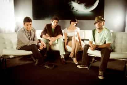 La banda acaba de recibir certificación de Disco de Oro por la venta de más de 50 mil copias de su álbum Canciones de Hotel.