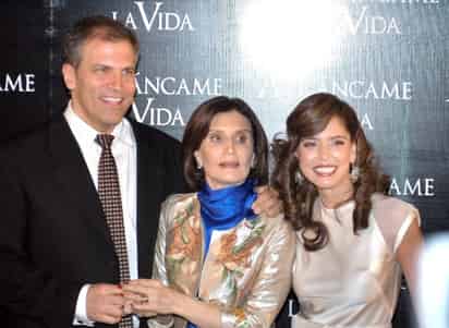El director Roberto Sneider trabajó junto a Ángeles Mastretta y Ana Claudia Talancón en la cinta Arráncame la Vida. (Archivo)