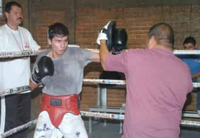 Fernando 'Torito' Torres, verdugo de los púgiles laguneros, cerró en Gómez Palacio su preparación para enfrentar el sábado en Monterrey a su paisano Ernesto Morales, por el título nacional pluma y la eliminatoria de la AMB.