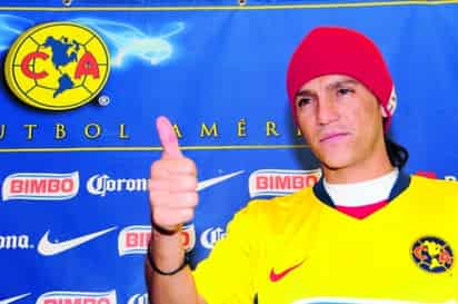 El mediocampista colombiano naturalizado mexicano Andrés Chitiva fue presentado como segundo refuerzo del América, equipo del cual aceptó que pesa la camiseta.
(Jam Media)