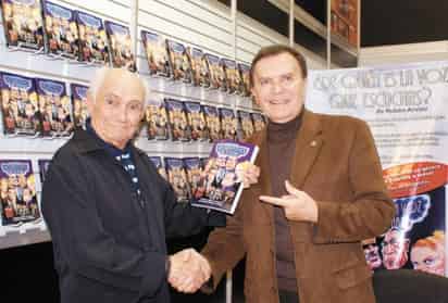 Rubén Arvizu, hermano de Jorge Arvizu “El Tata”, es el autor del primer libro que compendia la historia del doblaje. (El Universal)
