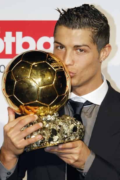Entregan ‘Balón de Oro’ a Cristiano