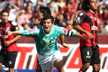 El empresario lagunero Jacobo Batarse compró ayer la franquicia del equipo León de Primera División A. Será el único propietario y hoy lo presentarán de manera oficial en la ciudad de León, en donde los Esmeraldas seguirán jugando. (Archivo)