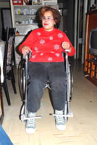 Delia Betancourt refiere que a pesar de la esclerosis múltiple que padece desde hace 14 años, ha logrado llevar una vida normal y alejada de la depresión que esta enfermedad suele provocar, aunada a la serie de trastornos físicos y complicaciones propias del mal.