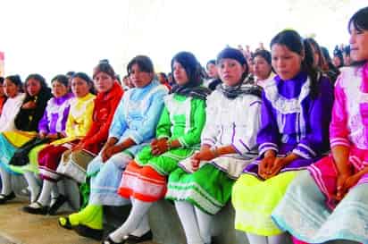 En el 2008, el INEA atendió a comunidades indígenas de 18 estados, entre ellos Durango, con educación bilingüe.