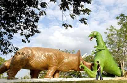 Un paseo ecológico, el parque jurásico, el mariposario, el zoológico y un museo memorial se pueden apreciar en la que fuera la casa del narcotraficante Pablo Escobar. (Archivo)