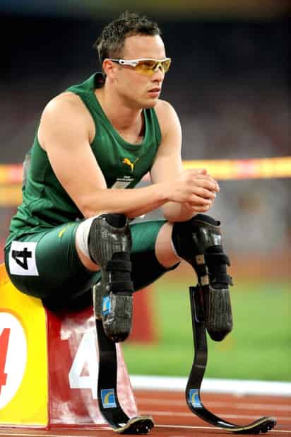 Pistorius, de 22 años, navegaba el sábado en una lancha con un amigo en el río Vaal cerca de Johannesburgo cuando el bote chocó al parecer con algo, dijo Laubscher. (Archivo)