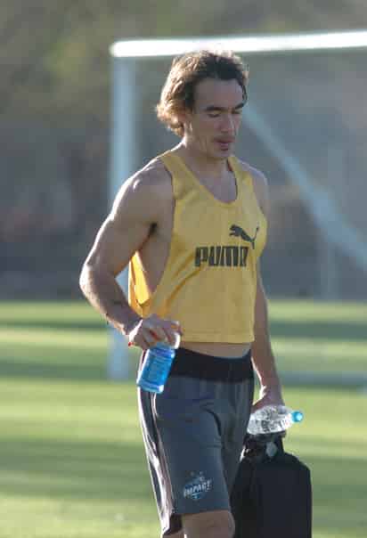 El guardameta Matt Jordan, del Impact de Montreal, trabajó fuerte ayer en el entrenamiento de su equipo en Santa Rita Los jugadores del Impact de Montreal resintieron ayer el calor de la Comarca, y después de la práctica algunos se 
