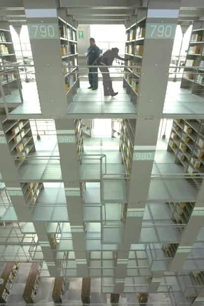 La biblioteca mexicana José Vasconcelos, considerada la más grande de Latinoamérica, intenta dejar atrás sus problemas estructurales y de popularidad para convertirse en un auténtico centro cultural eco-sustentable, capaz de atender a 15,000 visitantes diariamente. (EFE)