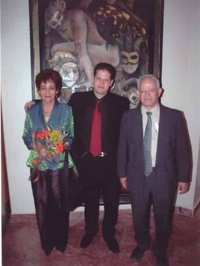 Ing. Fernando Arturo Ramírez Sánchez en su graduación acompañado de sus padres Ing. Jorge Armando Ramírez de la Torre y Lic. Gloria del Carmen Sánchez Flores.