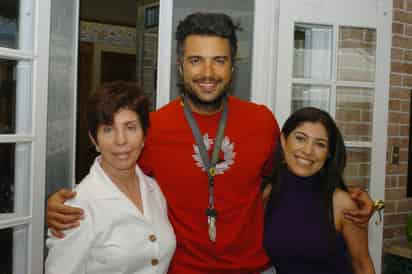 Familia. Jaime con su tía Io y su prima Sofía.