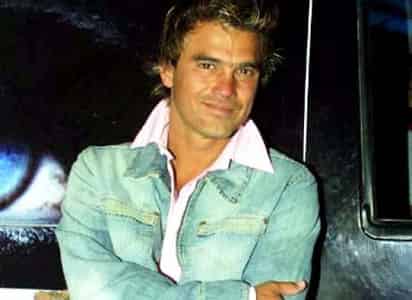 Zambrano llegó al inmueble de la colonia Anzures, propiedad de la escritora Elisa Robledo, para ver a Serrano y de inmediato se puso una camisa de presidiario, con rayas blancas y negras y con número 201165 bajo el nombre de 'El Pato'. (Archivo)